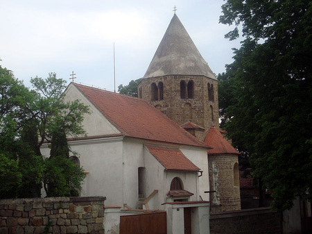 Románský kostel v Řeznovicích