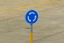 Začala přestavba vytížené křižovatky v Ivančicích. Na řidiče čeká dlouhá objížďka Začala přestavba vytížené křižovatky v Ivančicích. Na řidiče čeká dlouhá objížďka