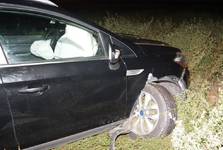 Zakázali mu řídit, přesto sedl za volant. Na rovné silnici u Rosic dostal smyk a skončil v poli