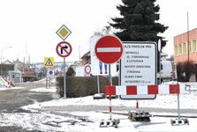 V Oslavanech dál platí uzavírka Letkovské ulice, opravy skončí na podzim