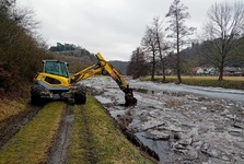 Poblíž Oslavan zasahovala těžká technika. V řece drtila led, který může tvořit nebezpečnou bariéru